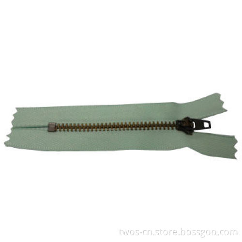 #4 Closed-end Metal Zipper, Y-type Teeth/Customized Colors of Teeth/Slider/Puller/Tape are Accepted
